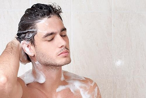 Tắm rửa thường xuyên: Bí quyết phòng ngừa dương vật có mùi hôi hiệu quả